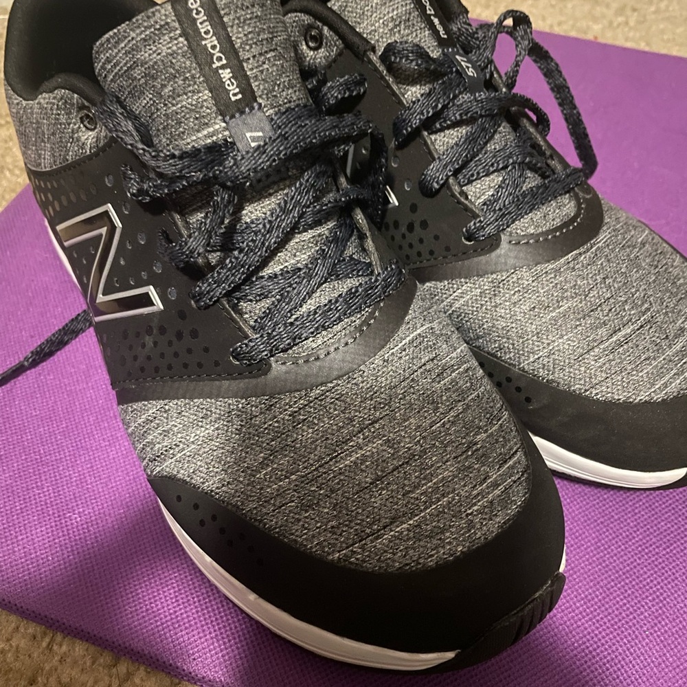 Brand new size 8 New Balance 577